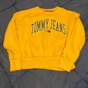 Yellow Tommy Hilfiger sweatshirt